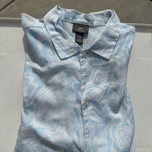 H&M Men's Shirt in Light Blue and White Swirl